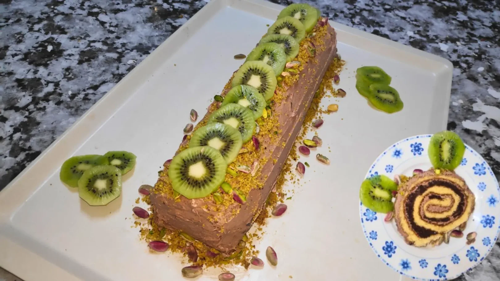 Gâteau Roulé Moelleux au Chocolat et Crème au Beurre Maison