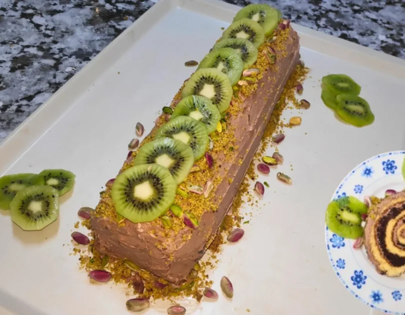 Gâteau Roulé Moelleux au Chocolat et Crème au Beurre Maison